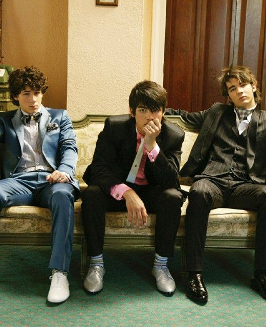 essas fotos passam mt uma energia de baile de formatura ne