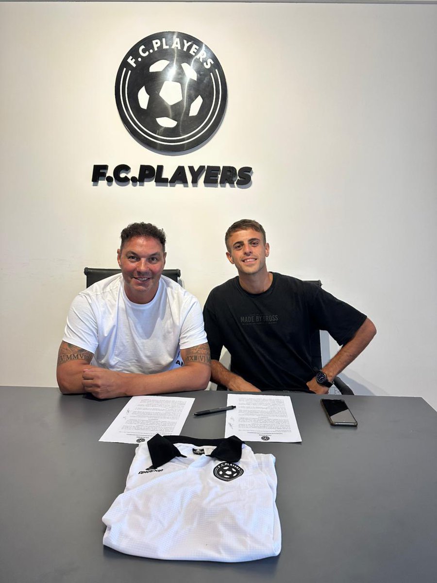 DemianErlich's tweet photo. Una nueva demostración de confianza mutua para seguir construyendo  un mejor futuro para tu carrera. 

Tenemos goleador para rato. 
Gracias @guzmanmaximo02 por confiar en la empresa, por seguir codo a codo y demostrar para que estas 💪🏻

📑🖊️⚽️ https://t.co/ohm5YrKwys