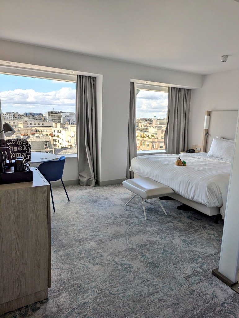 kapi2019SFC's tweet image. おはようございます、パリ🇫🇷🦔🐣
苦痛の🟩バス4時間からの…
大好き常宿に到着！！
最高のエッフェル塔&amp;amp;サクレ・クール寺院どちらもビュー部屋いただきましたヽ(=´▽`=)ﾉ
#パリ🇫🇷
#2026年2月欧州ぐるぐる旅🌀振り返り