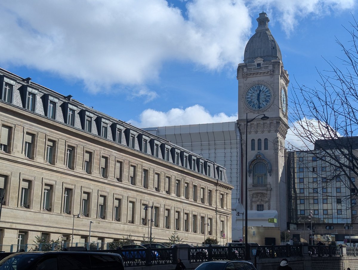 kapi2019SFC's tweet image. おはようございます、パリ🇫🇷🦔🐣
苦痛の🟩バス4時間からの…
大好き常宿に到着！！
最高のエッフェル塔&amp;amp;サクレ・クール寺院どちらもビュー部屋いただきましたヽ(=´▽`=)ﾉ
#パリ🇫🇷
#2026年2月欧州ぐるぐる旅🌀振り返り