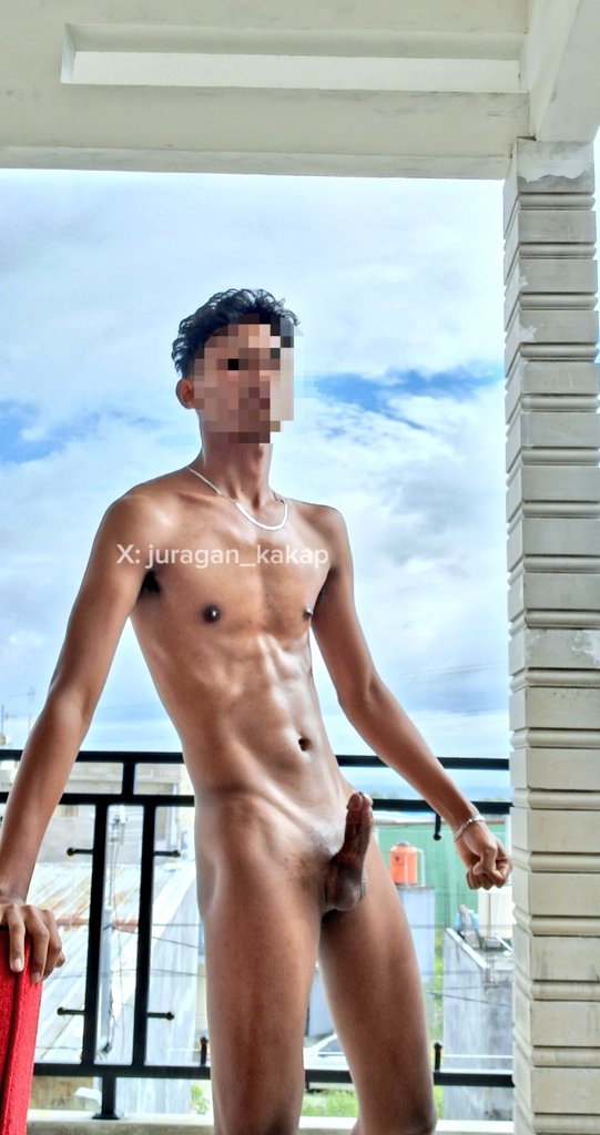juragan_kakap's tweet photo. Niat berjemur tapi malah sange https://t.co/nIeVTrCiVy