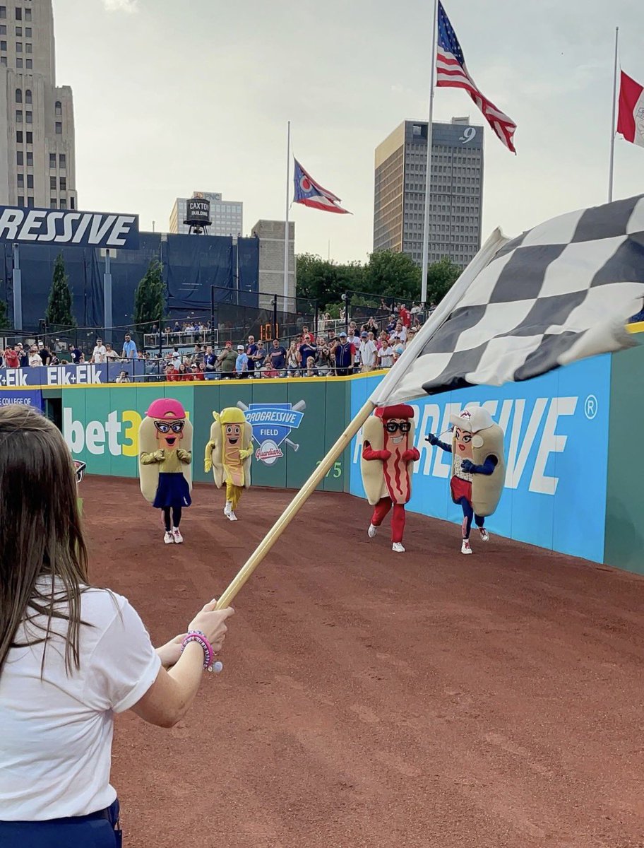 Guardians Hot Dogs tweet media