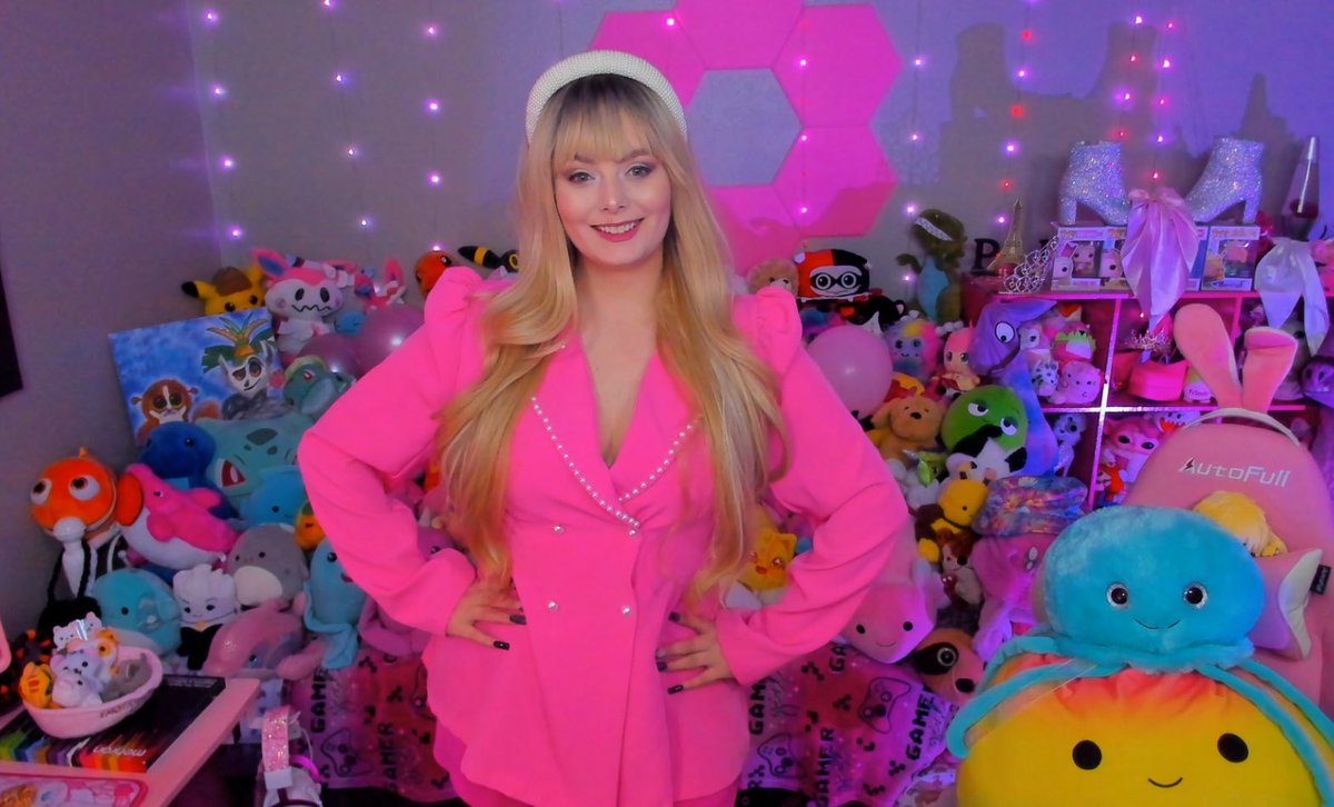 THIRSTY THURSDAY!??

Who is around to level up on Fortnite!

Come hang out while I walk and then games all night bb!!
twitch.tv/serenapariss