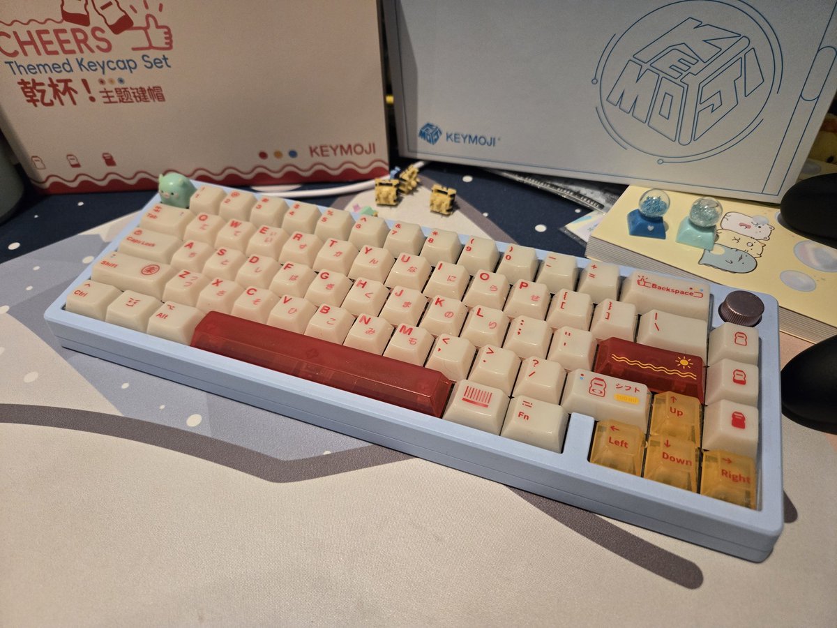 sleepyfuyu's tweet photo. hmm it's cute! not sure if I like it in my zoom 65 case, but that's what I got so good enough. they feel nice. :D https://t.co/ecDZGL1zoY
