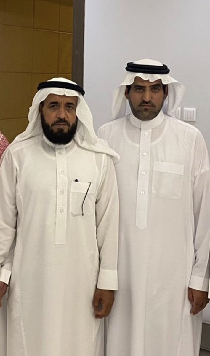 بسم الله الرحمن الرحيم:

بعد ادعاء البعض، وبخاصة أصحاب الحسابات الوهمية وغيرهم، بأن هذه النتيجة غير صحيحة، وكثرة الخوض فيها بلا دليل، أحببنا أن نوضح لمن يهمه الأمر في ذلك أن صاحب العينة رجل معروف ومن أعلام البراكية خاصةً والبدارين عامةً، وهو عويض بن محمد بن عويض بن محمد بن ثواب