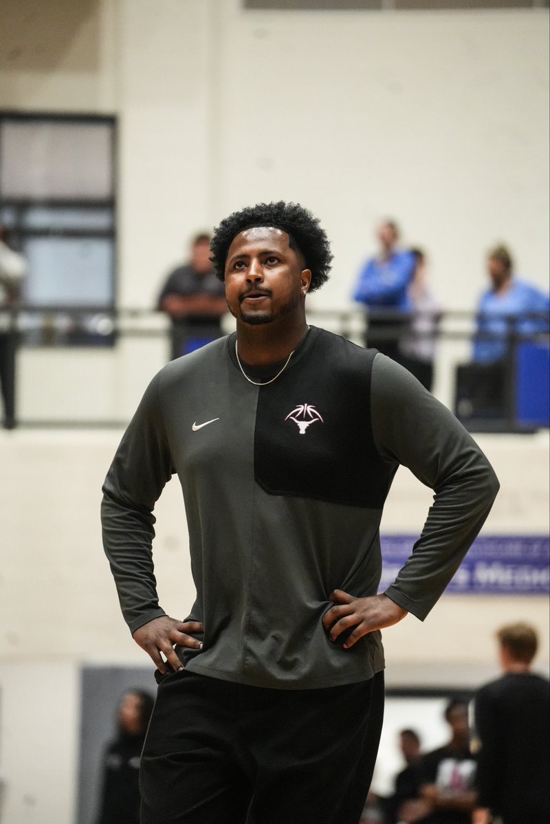 Coach Hillery tweet media