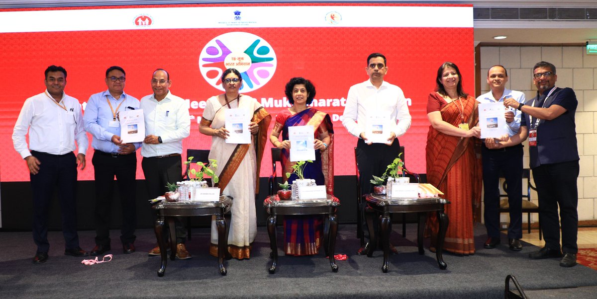 TbDivision's tweet photo. Smt. Aradhana Patnaik, AS&amp;MD, NHM, Shri Nikhil Gajraj Jt. Secretary(TB),Dr. Shobini Rajan,DDG-TB along with Officers of CTD released Revised Guideline on Ni-kshay Mitra, Guideline on #TBMuktBharat Abhiyaan &amp; Airborne Infection Control at National Review Meeting held in Delhi. https://t.co/55UAh2Djm0