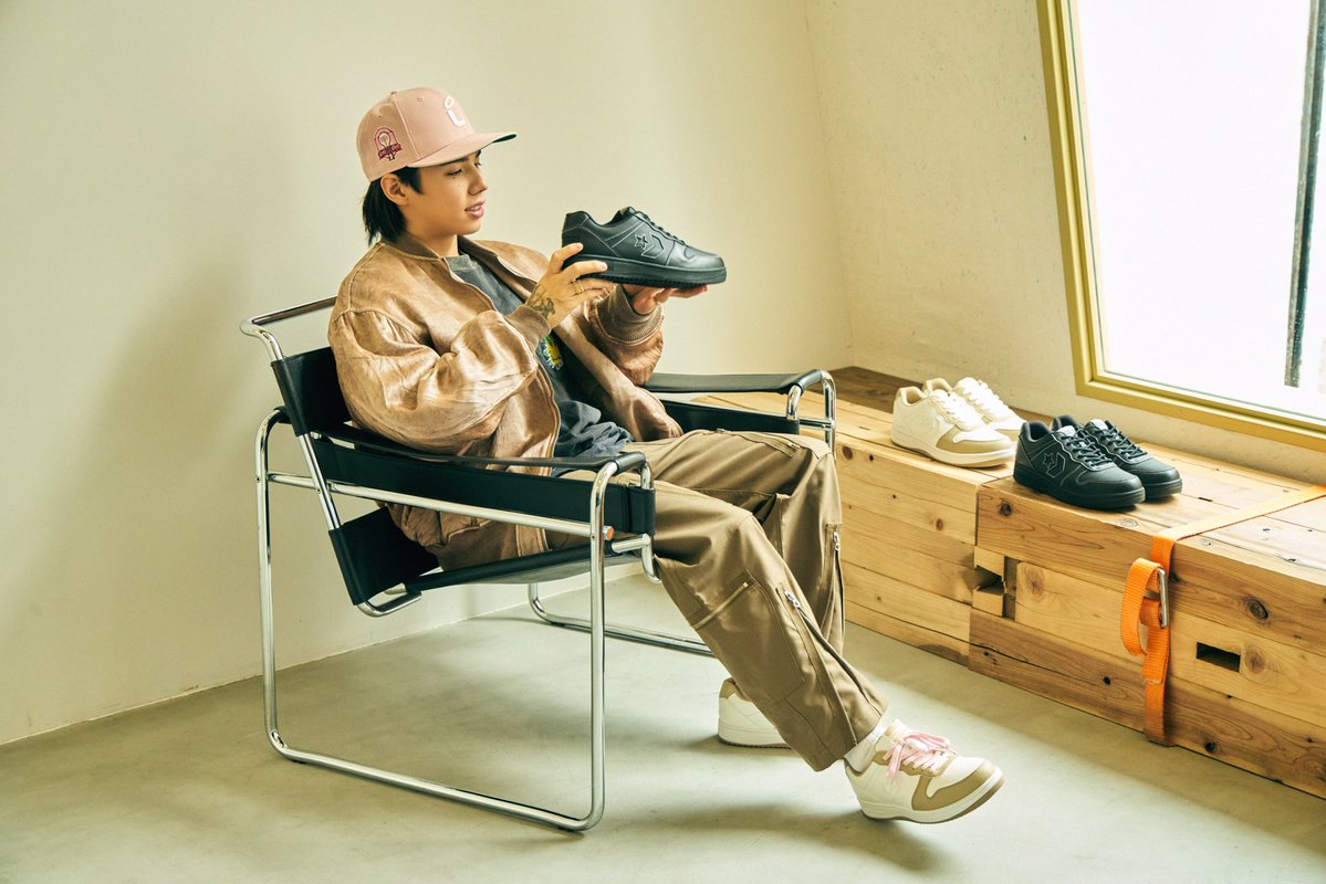 CONVERSE × Hiro(MY FIRST STORY) -　コラボスニーカー

photo:TATSUYA YAMANAKA(STANFORD)
styling:SHOGO TACHIBANA
hair &amp; make up:MIYUKI MIYAGAWA(P-cott)
movie:YOHEI ONO
model:Hiro(MY FIRST STORY)

rudoweb.jp/7538

#Hiro #CONVERSE #CHIYODA #SHOEPLAZA