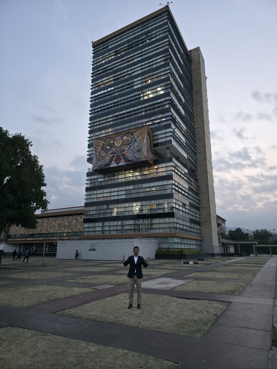 ChristianVVera's tweet photo. El día de hoy me encuentro en la #MaximaCasaDeEstudios la Universidad Autónoma de México #UNAM.
En estos últimos días he leído y escuchado la frase "Malditos aquellos que con sus palabras defienden al pueblo y con sus hechos lo traicionan" y la otra frase "Traidores a la patria" https://t.co/XiNH0u8iqQ