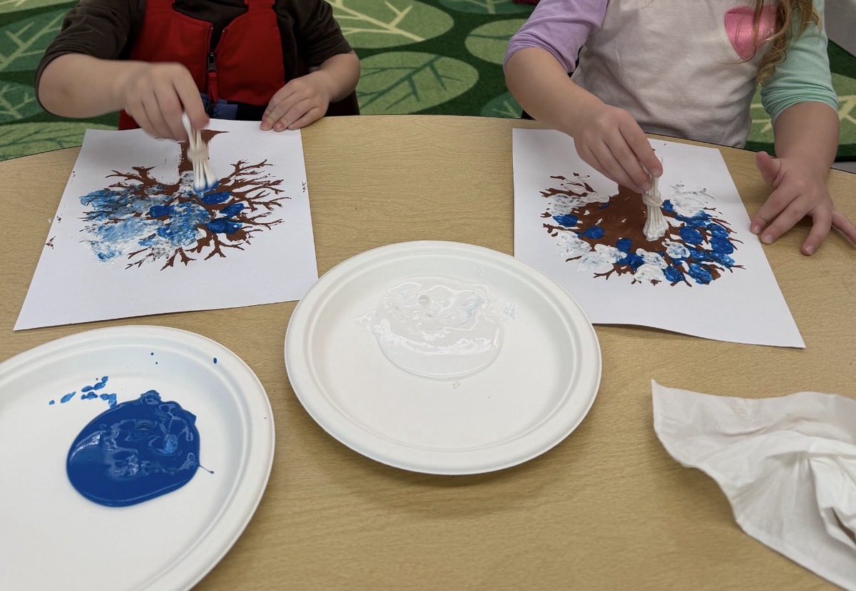 LucyluvsMoon1's tweet photo. @greenvibe As much as I like the idea, I’d never do it with my students. My youngest students know that food isn’t for playing, so I use Q-tips instead.
#WinterTree https://t.co/FmAV4bdcVA