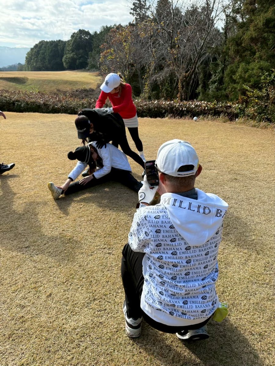 sundaygolf_itv6's tweet photo. 先週、見事なチップインバーディを見せてくれた #4under ✨
さあ、今週は？😳
また新しい企画をお届けします🎵
お楽しみに✨✨

#大洲ゴルフ倶楽部
#井坂彰 #山崎未来 #豊福海央
#あいテレビ #愛媛 #ゴルフ https://t.co/WAFsMiMnLZ