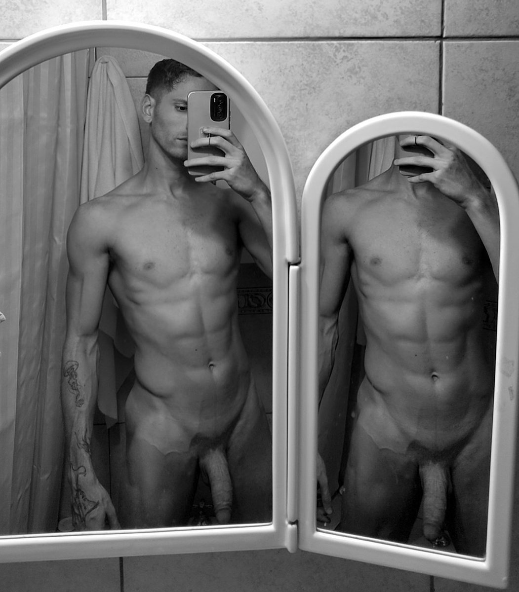 SaintStvvn's tweet photo. un blanco y negro cada tanto no viene mal 🤍🖤 https://t.co/02QJMKjavw