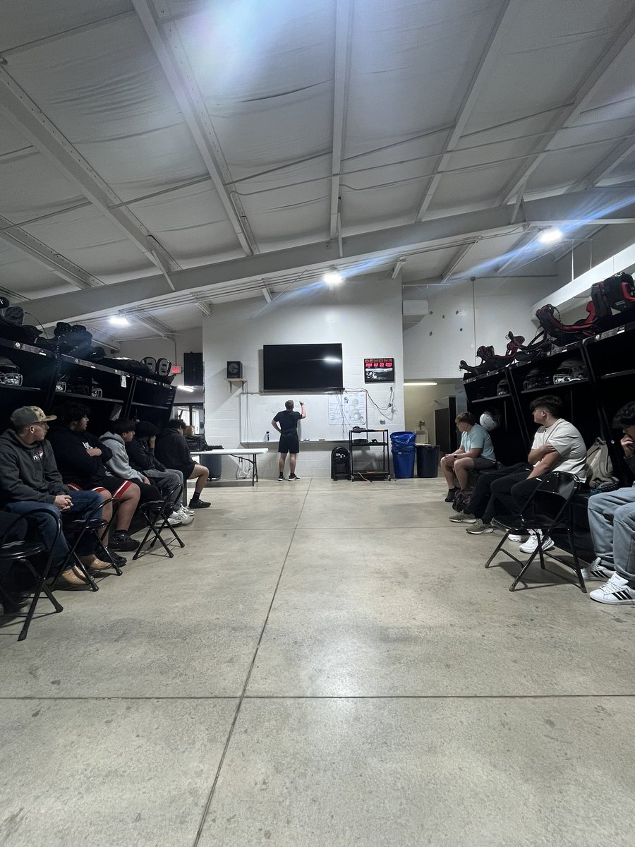 CoachHoggatt_2's tweet photo. Finished up before spring break by having some of our offseason guys get on the white board today and draw up some off our run game vs odd and even fronts! They did great. #DemonPride 🔱⚫️⚪️ https://t.co/3b952U3sPu