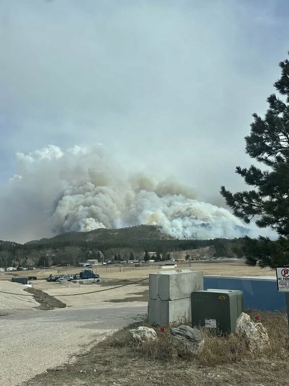 South Dakota: Looks like fire season is ready in the Dakotas. This is the Qury Fire this afternoon outside Custer. All roads and trails within the Custer State park south of Highway 16A are currently closed.

The fire is estimated at 1,200 acres and may have crossed Hwy 87 approx