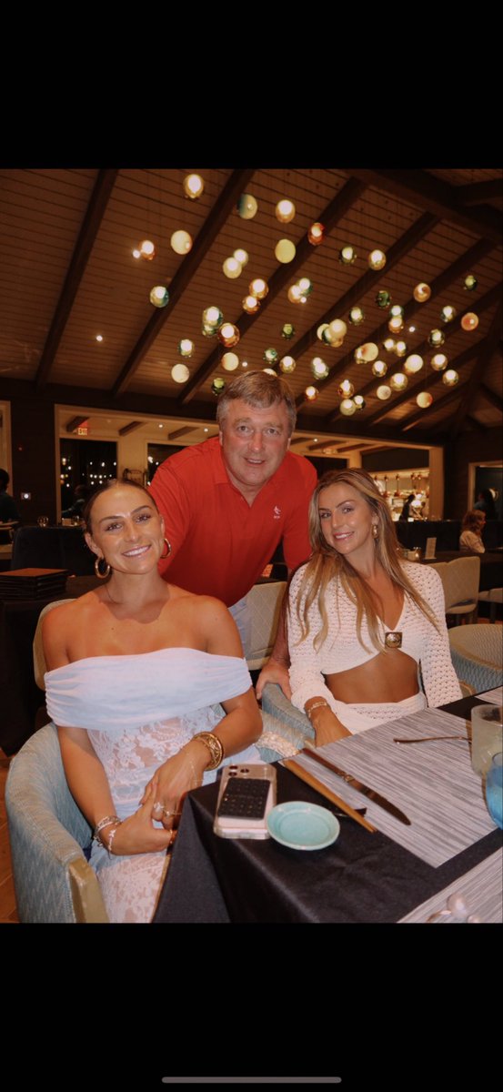 Hanna Cavinder tweet media