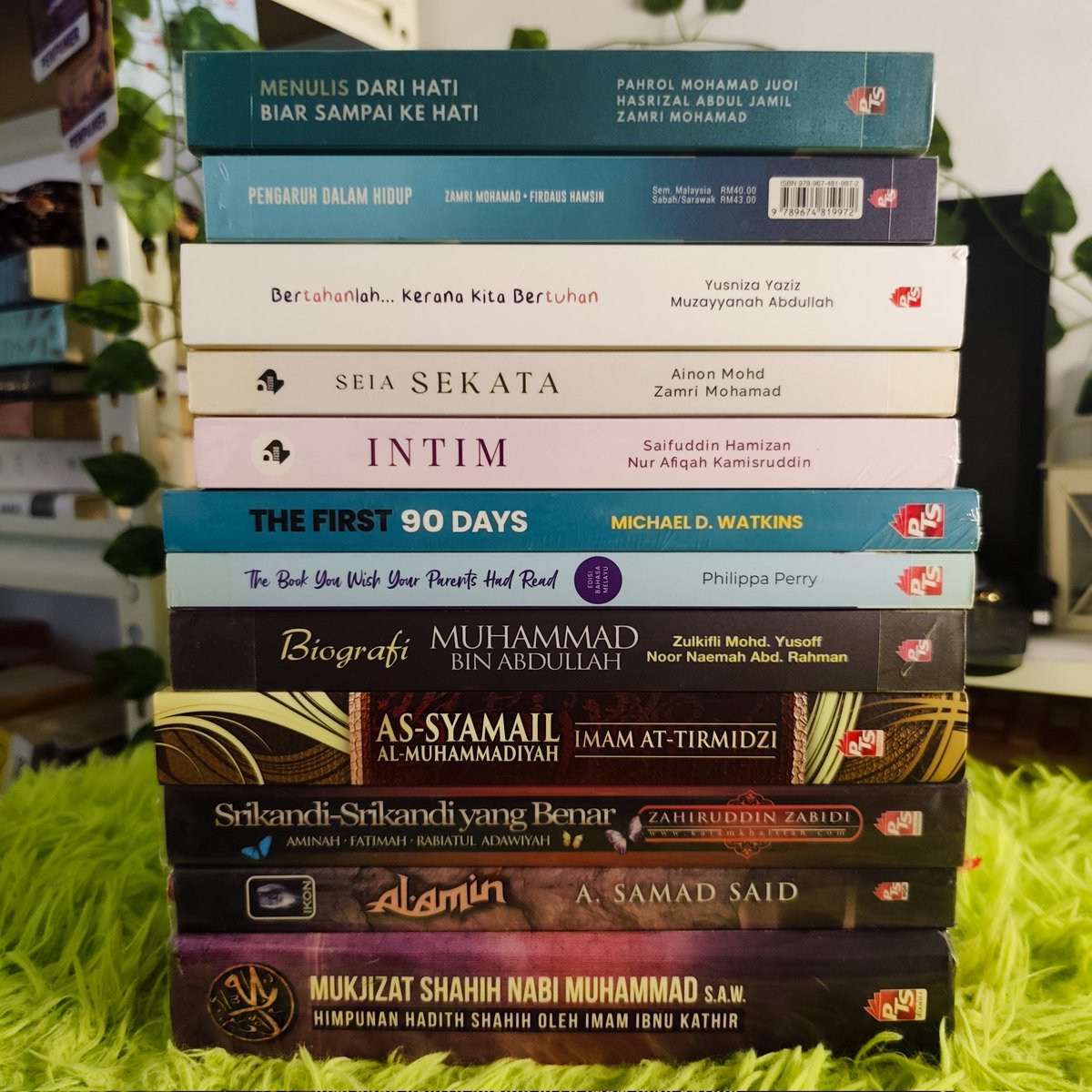 TribeKakchik@WeEatBooks tweet media