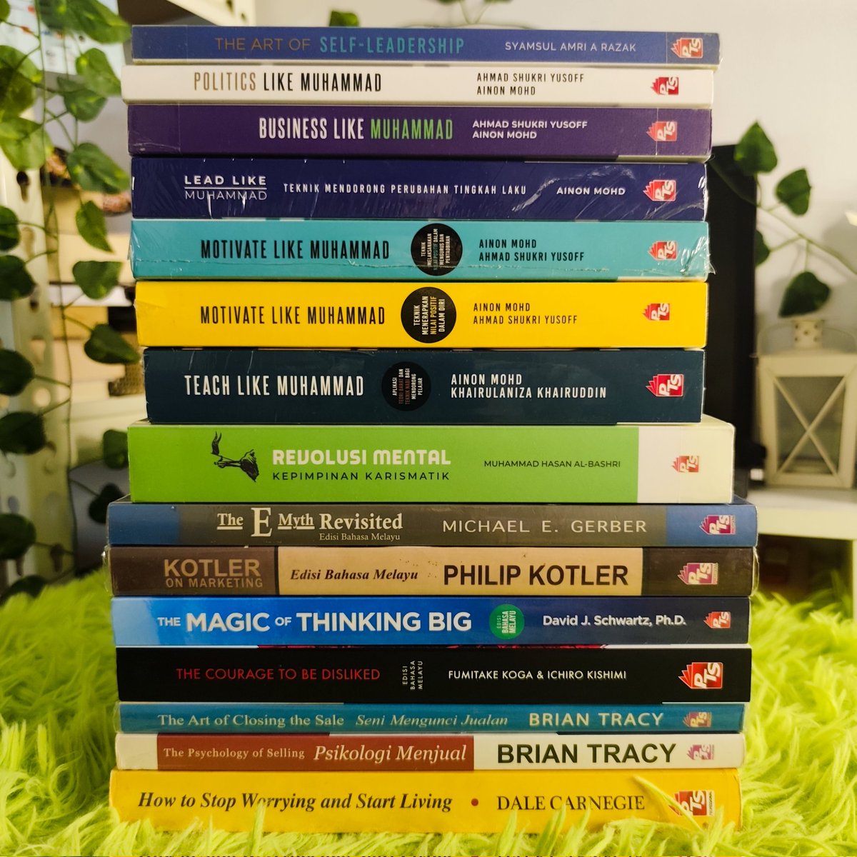 TribeKakchik@WeEatBooks tweet media