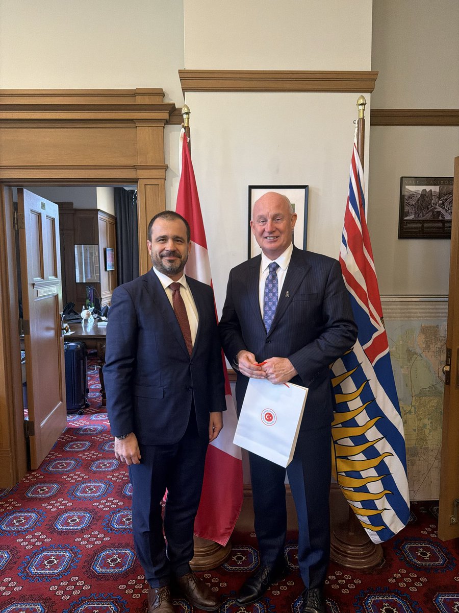 TC_VancouverBK's tweet photo. Victoria ziyaretimizde BC Kritik Madenler Bakanı Jagrup Brar, Ulaştırma Bakanı Mike Farnworth, Parlamento Sözcüsü Raj Chouhan ve Eyalet Valisi Wendy Cocchia ile biraraya geldik. 

Görüşmelerde, iki ülke arasındaki ticari, ekonomik ve kültürel işbirliği fırsatlarını ele aldık. https://t.co/cN0cjGg6rz