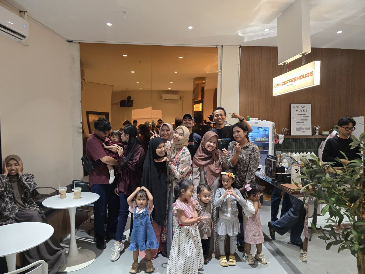 rizkynika's tweet photo. Tahun ini minus dok adha yg lagi PPDS, semoga bisa seterusnya sama sama ya 💙 https://t.co/u8WpXpCYEG