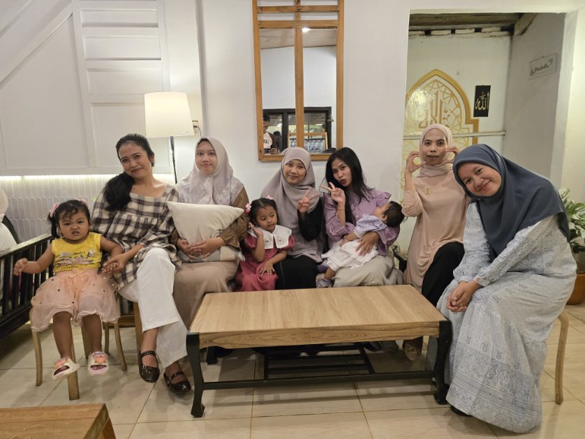 rizkynika's tweet photo. Tahun ini minus dok adha yg lagi PPDS, semoga bisa seterusnya sama sama ya 💙 https://t.co/u8WpXpCYEG