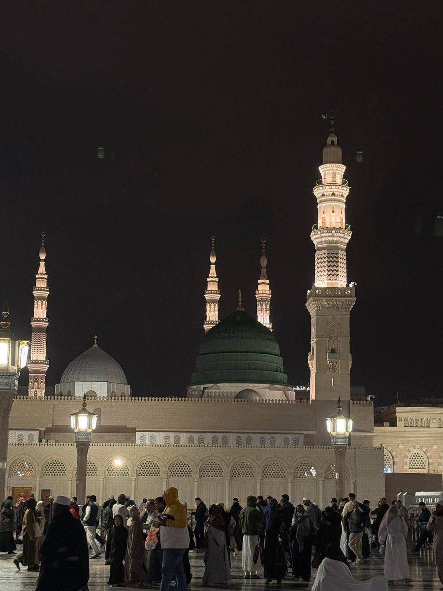میرے خدا میری قسمت میں یہ شرف لکھ دے
مدینے جاؤں تو پھر میں وہیں کی ہو جاؤں