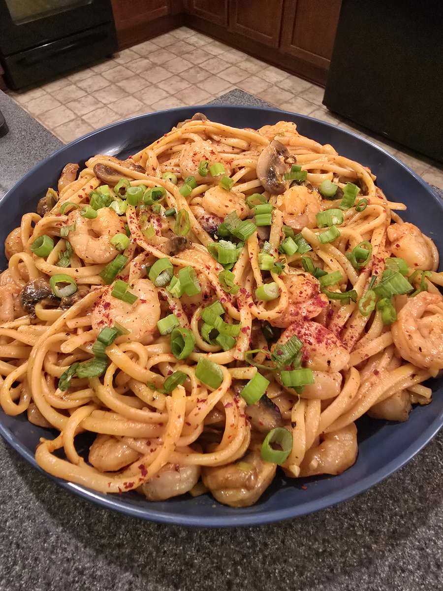 Mello_Ichimaru's tweet image. Today's Hello Fresh dish is Korean Chili Shrimp Linguine with Sautéed Mushrooms, Creamy Sauce &amp;amp; Scallions #hellofresh #hellofreshpics