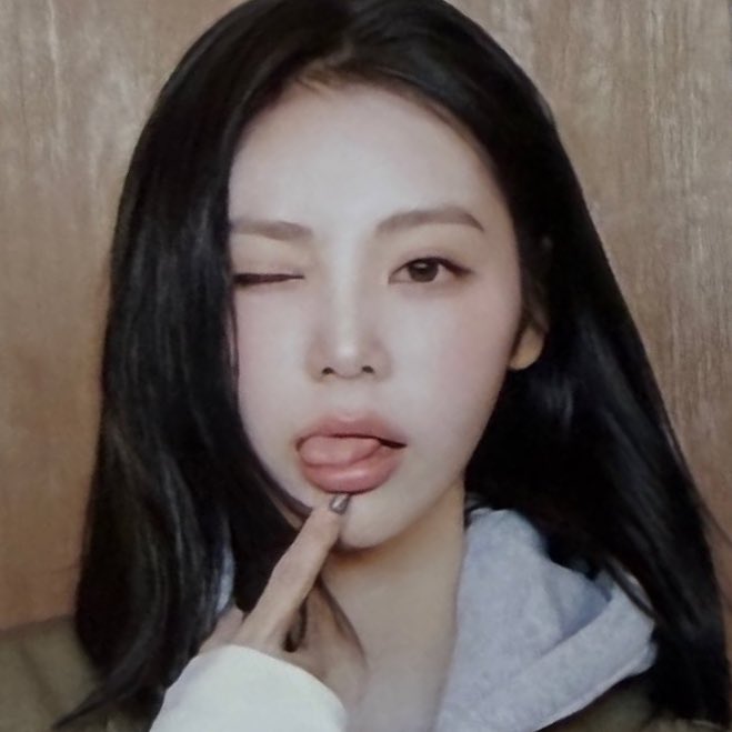 low quality jinsoul tweet media
