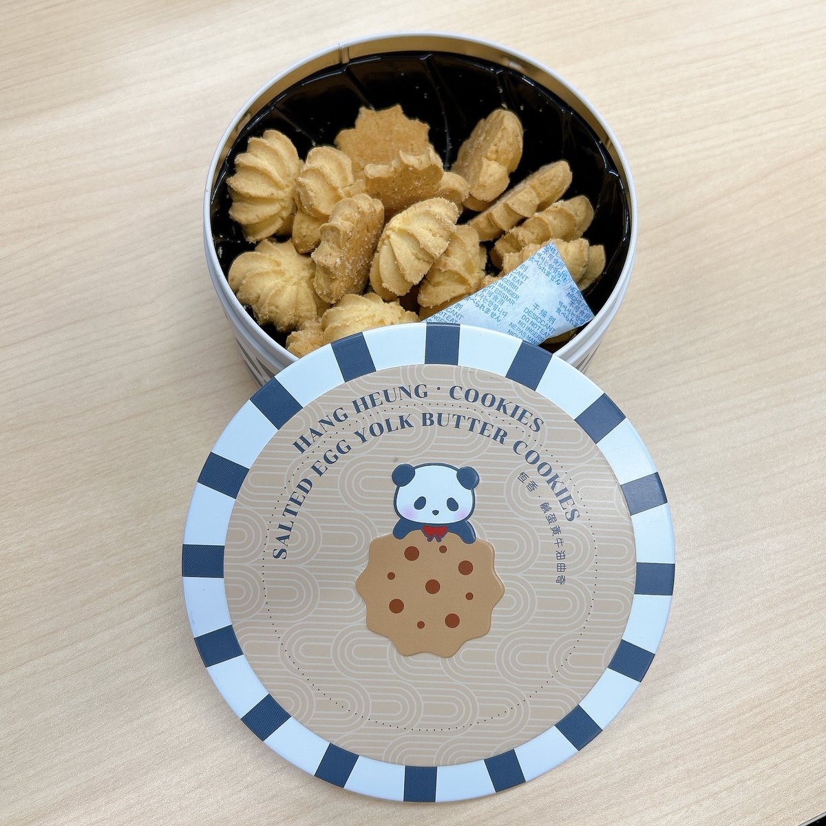 社員からの中国土産！​ パンダさんの缶、かわいいです💕​ ホロホロ食感