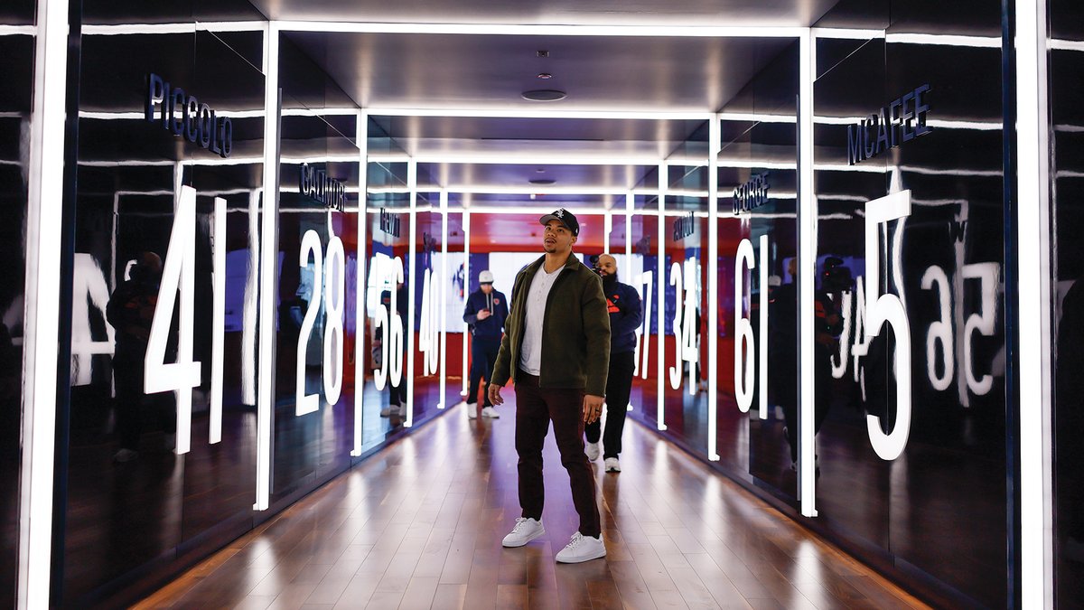 ChicagoBears's tweet photo. Checkin' out the new digs 🏠 https://t.co/ACiBk52kvh