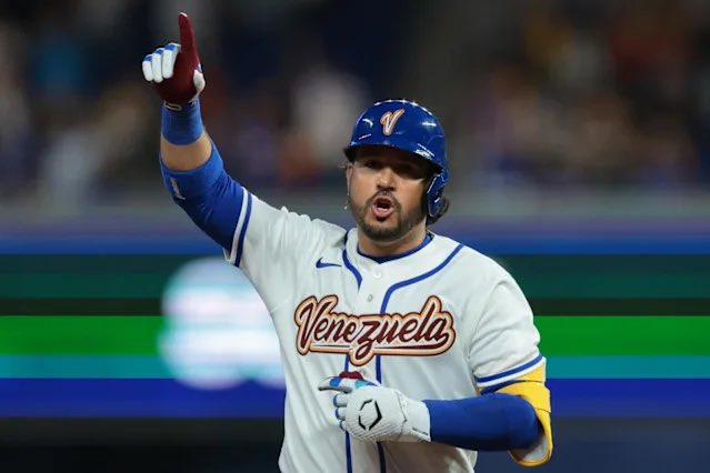 “Eugenio Suárez tenía que batear por Salvador” 🤦🏿‍♂️

En su carrera como bateador emergente: .093 AVG | .322 OPS (5-54, 27 K)

En su carrera en el 9no inning: .226 AVG | .730 OPS (109-483, 163 K)

En su carrera contra lanzamientos de +100 MPH: .182 AVG | .600 OPS

Suárez