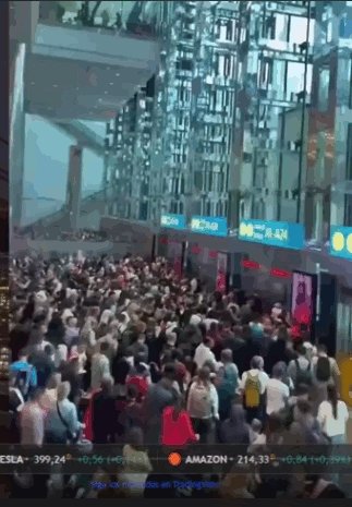 Aeropuerto de Dubai colapsa. Ni todos su millones los pueden sacar de ese "paraiso" ...