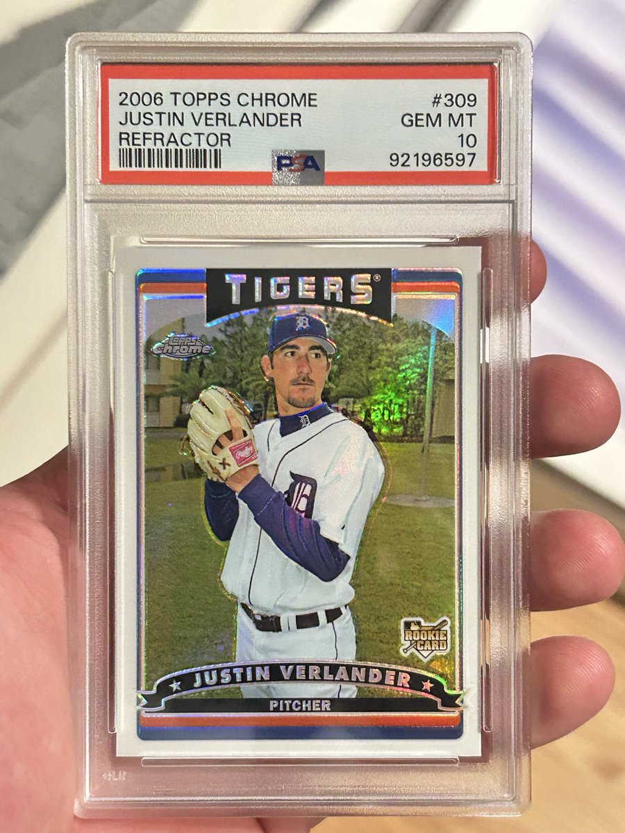 SELLING BASEBALL CARDS tweet media