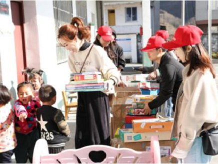 Rajputajitsin18's tweet image. Spring cleaning mode ON!  Organize old clothes, books, and trinkets—sort, donate, or repurpose. Every item finds its place (or new home)! #OldItemOrganization #DeclutterJoy