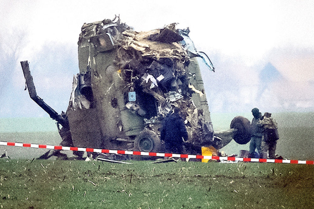 Na današnji dan, pre tačno 11 godina u njivama Surčina, nedaleko od Aerodroma Nikola Tesla, u padu vojnog helikoptera poginulo je sedam osoba:

- beba porodice Ademović, stara pet dana;
- četiri pripadnika Vojske Srbije: major Omer Mehić, kapetan Milovan Djukarić, zastavnik