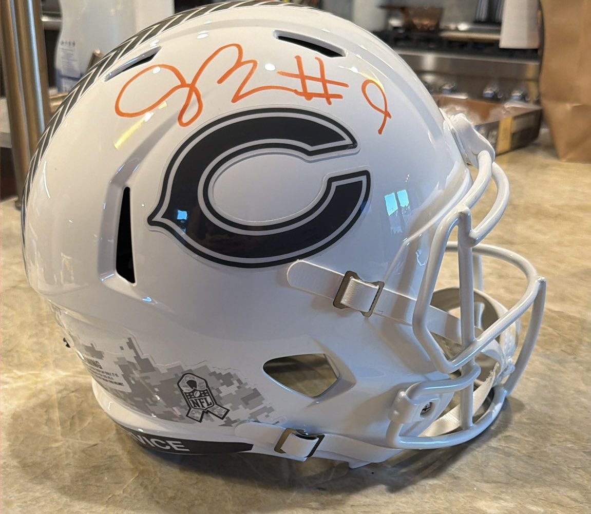 Cream sleeve tweet media