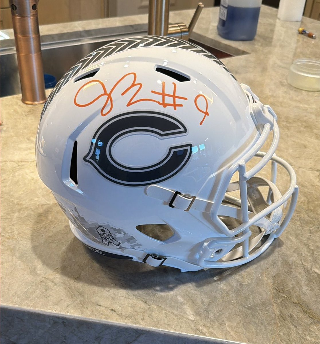 Cream sleeve tweet media