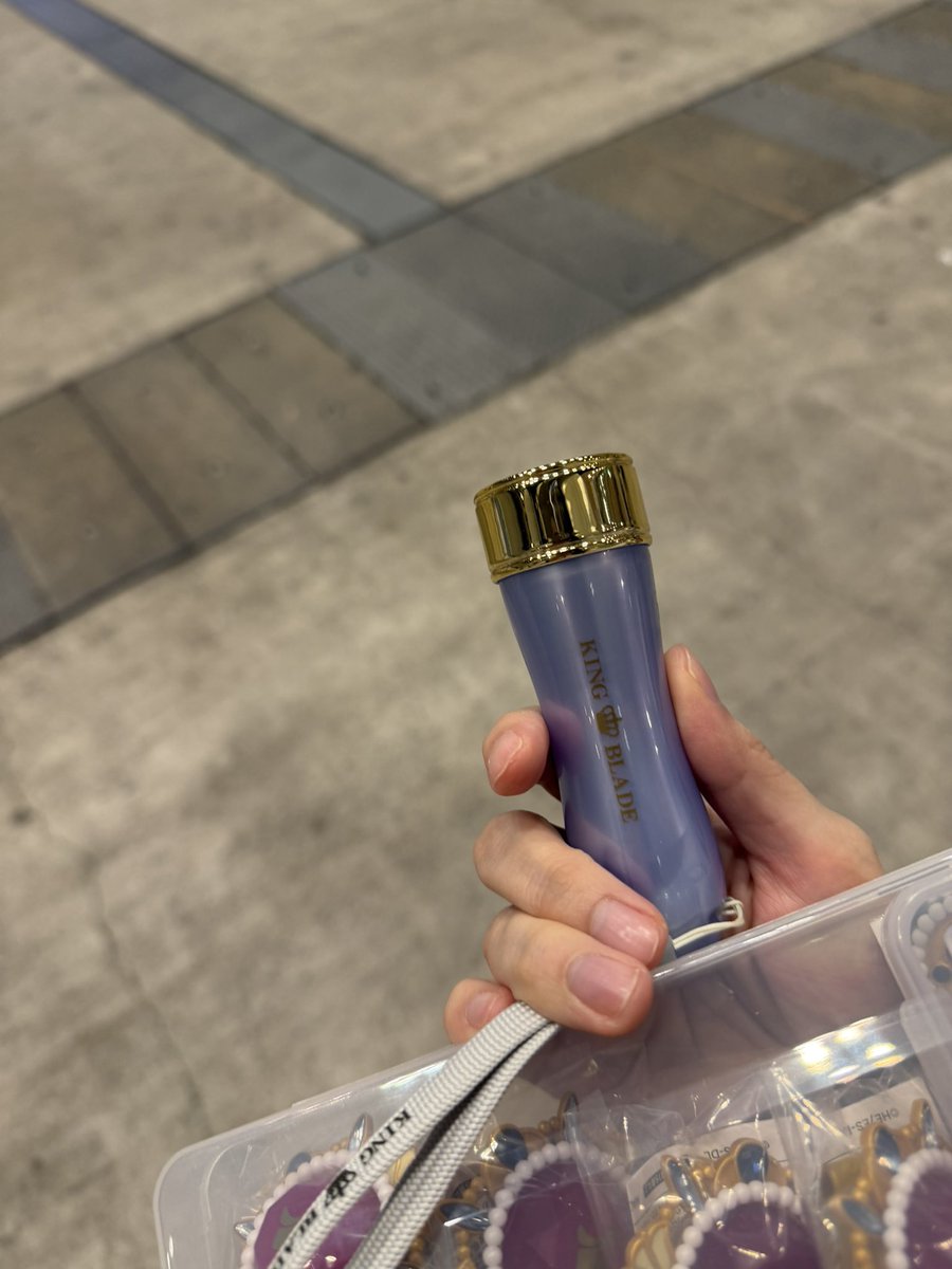 舞珠のペンラチューブが売り切れた事により、私の今日のペンライトはこれなんだけど大丈夫そ？スタライさん良いですか？
(現地調達するつもりで家に置いてきた)