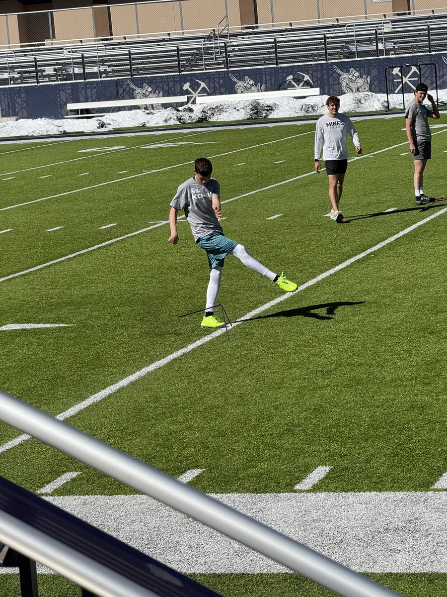 DutchOgburn's tweet image. @KohlsKicking with Coach Groner honing my kicking and punting skills to become a top college recruit!
#ClassOf2028
#KickingRecruit
#PutInTheWork
#UtilityPlayer
#RecruitMeCoach
#WhateverItTakes