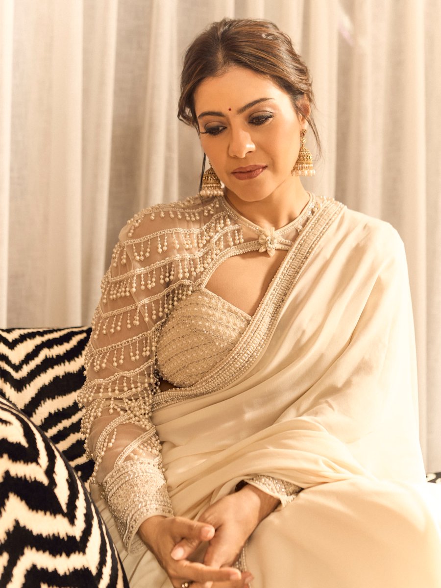 Weekendvibes_'s tweet image. Kajol Devgan 🤍

#Kajol #KajolDevgan