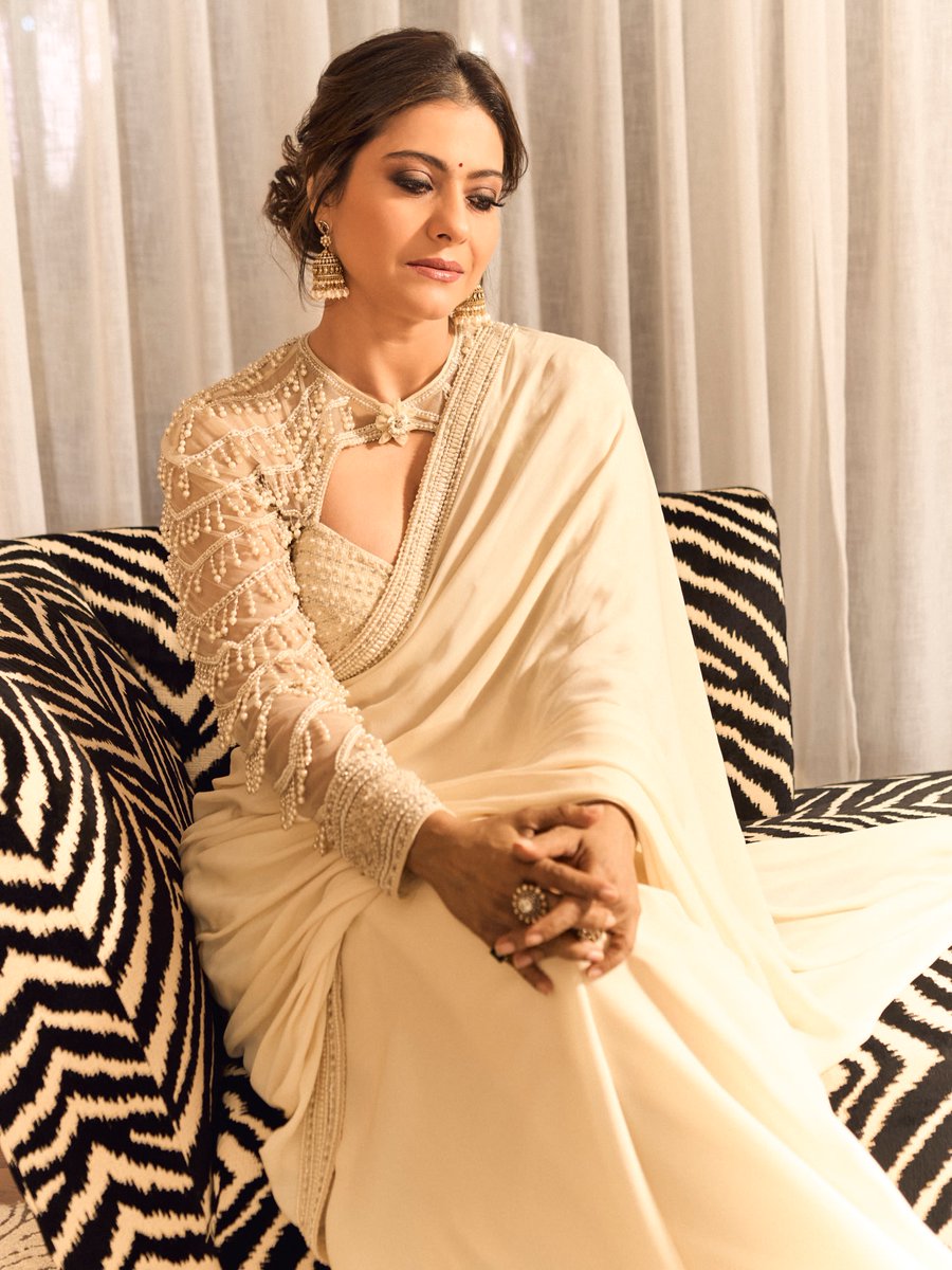 Weekendvibes_'s tweet image. Kajol Devgan 🤍

#Kajol #KajolDevgan