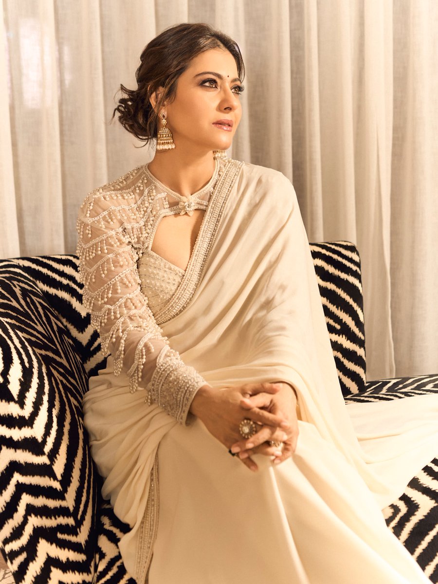 Weekendvibes_'s tweet image. Kajol Devgan 🤍

#Kajol #KajolDevgan