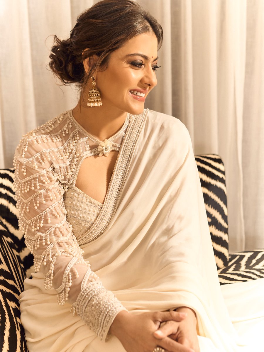 Weekendvibes_'s tweet image. Kajol Devgan 🤍

#Kajol #KajolDevgan