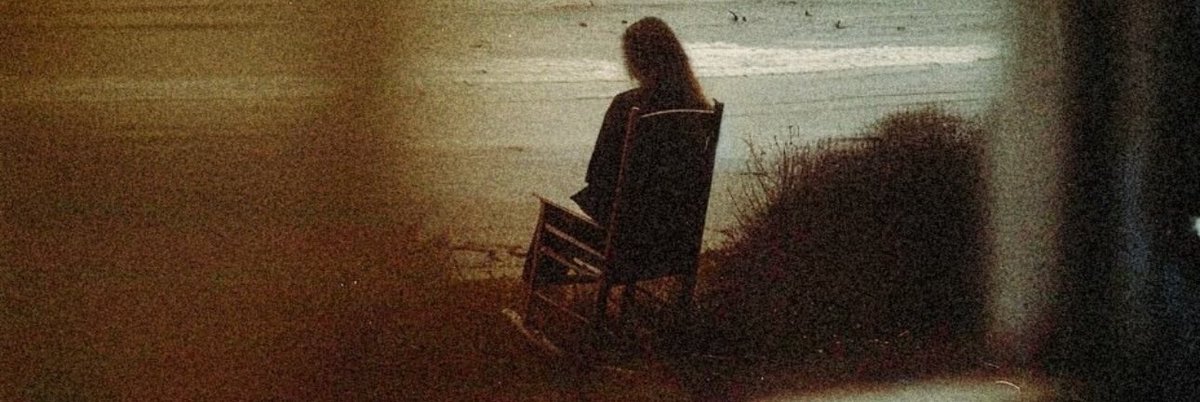 «الجُزء المحذوفِ من كلماتُنا، 
النظرةُ التي نَحتفِظُ بها حتى نستدير، 
الأحلامُ التي لم نخبرُ عنها أحد، 
—هي نحنُ في الحقيقة.»

-جبران خليل جبران