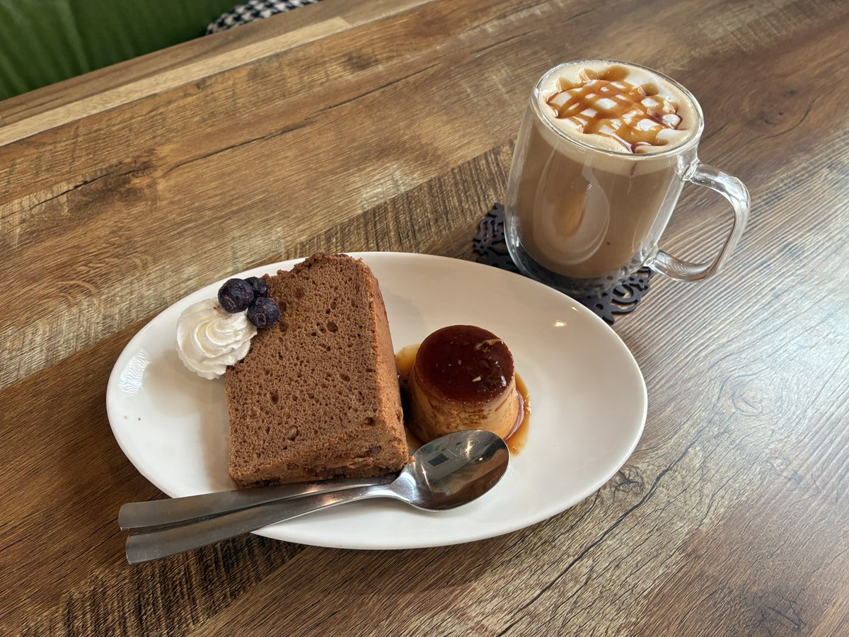 MeemeeCafe's tweet photo. コラボ営業のお知らせ
八王子市横山町のシェアキッチンcafebar5squareにてカフェ営業します。
ホワイトデーに営業します。スイーツ担当ぱおぱおさんが極上のスイーツを作ってくれるのでどうぞお楽しみに！
3/14（土）
cafe&amp;bar5square
（八王子市横山町）
10時から16時まで https://t.co/EeAoOfZx5t