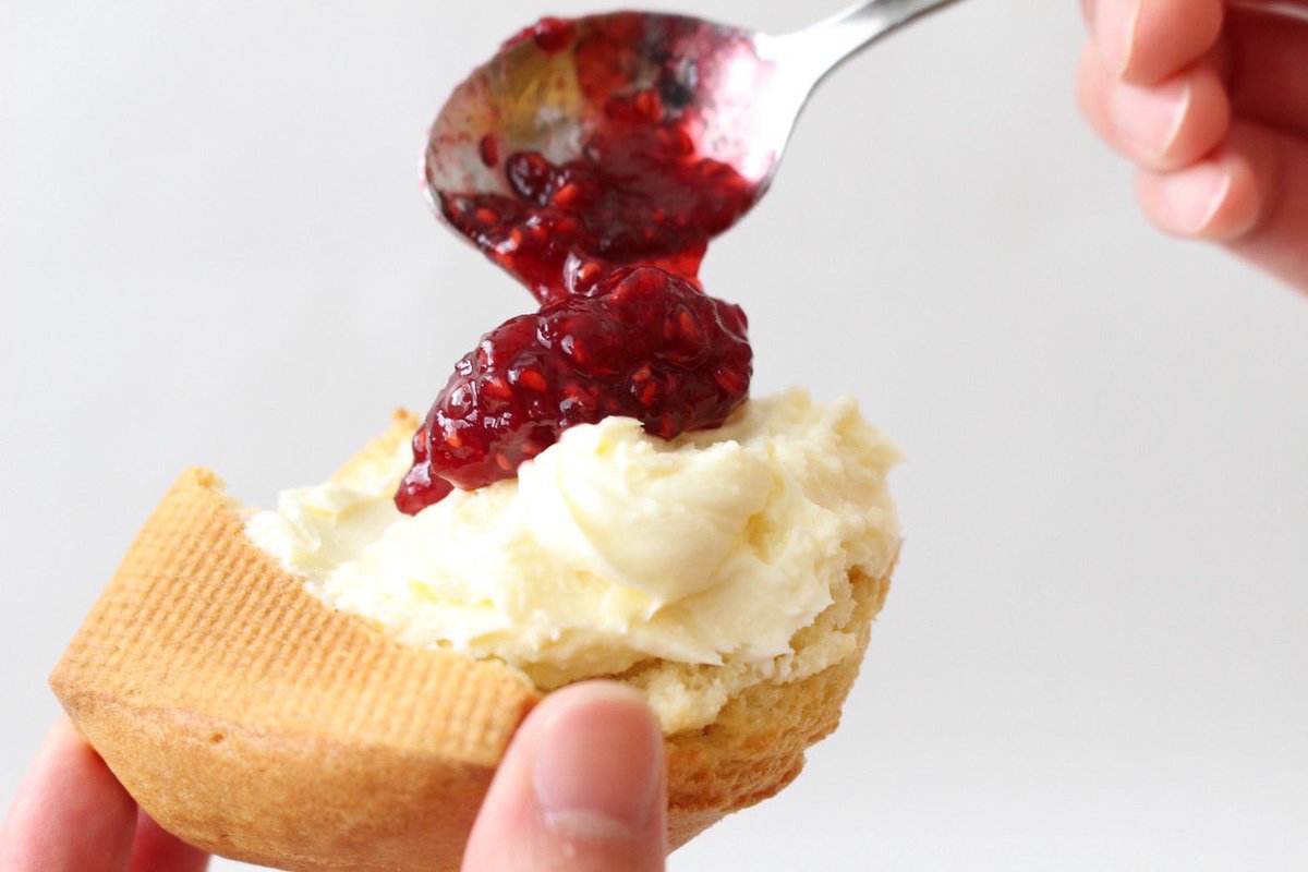 おはようございます
本日のはかり売りメニューです。

・キャラメルと発酵バターとゲランドの塩
・いちごとミントと黒こしょう
・国産レモンのマーマーレード
・いちごとホワイトチョコ

なくなり次第メニュー変更となります。
ご来店お待ちしております。