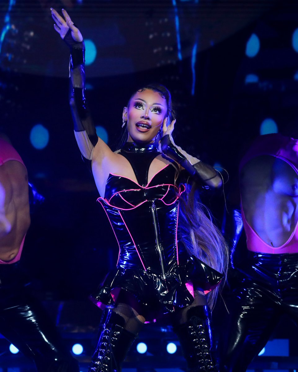 Drag Base tweet media