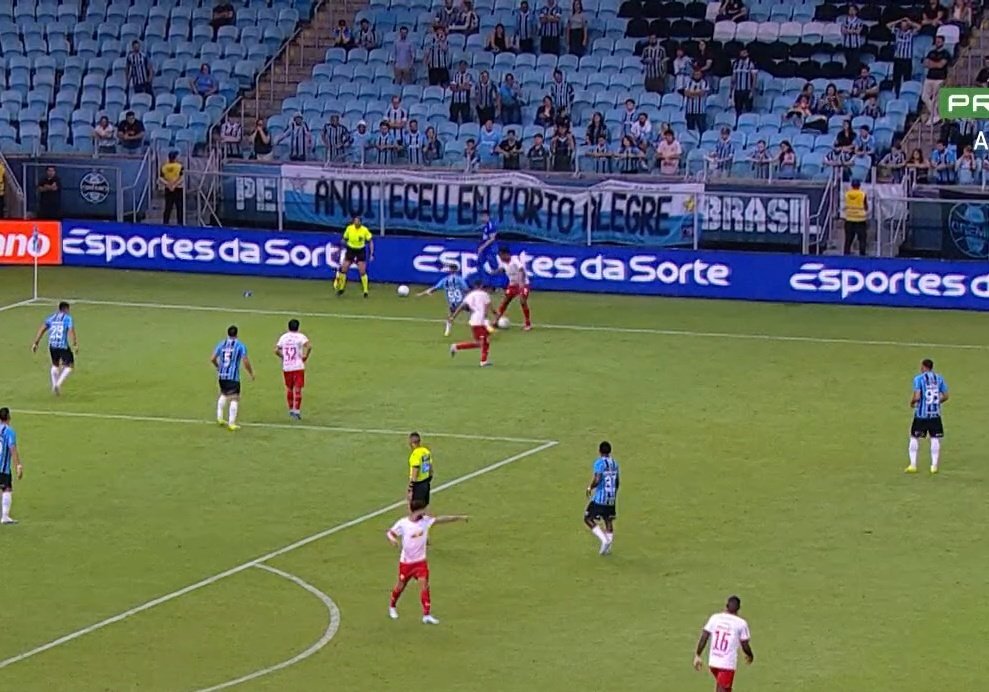 kattgremio's tweet photo. *ANOITECEU EM PORTO ALEGRE*

alguém sabe me explicar a história desse trapo?

kkkkkkkkkkkkkk https://t.co/rVrJzGOeWD