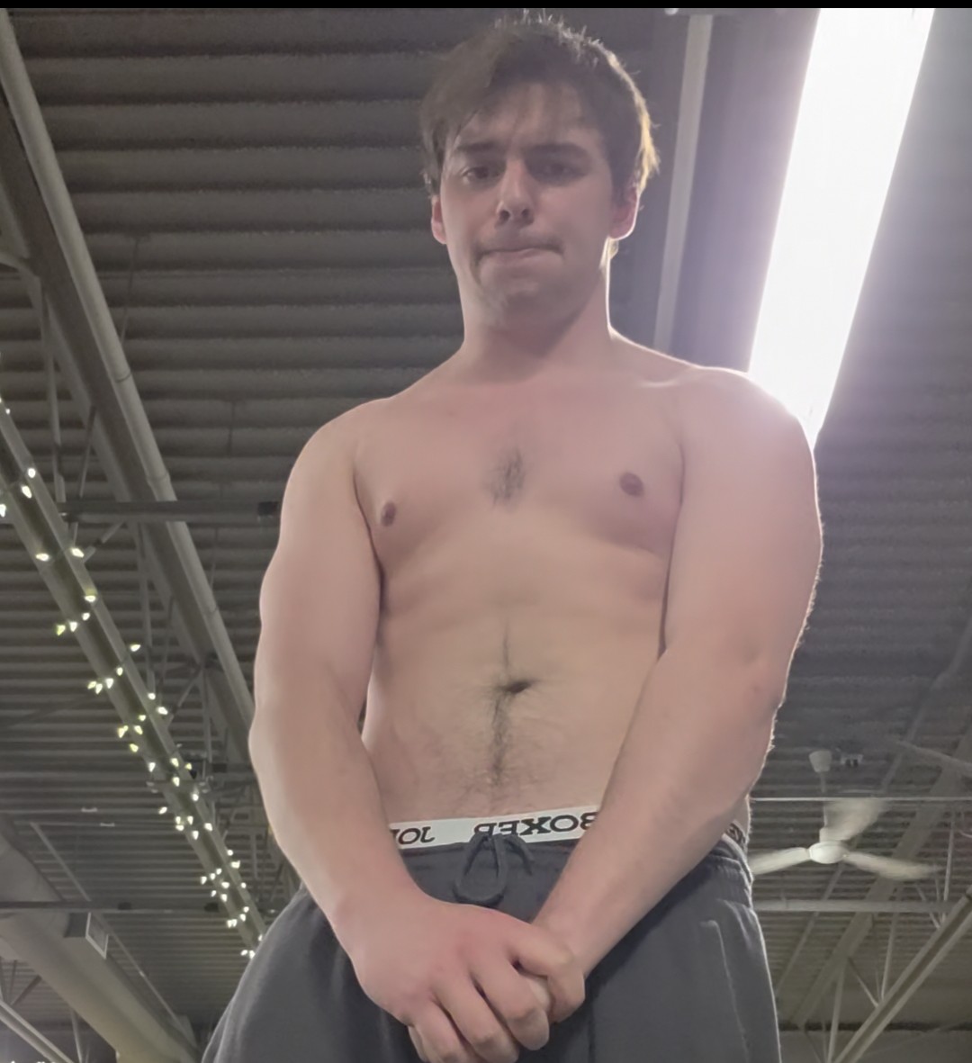 brodiefield_68's tweet photo. Post workout today. 198.5 ibs https://t.co/mx2QVb7rDr