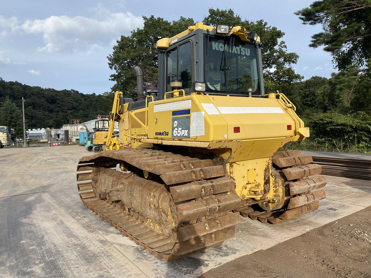 r_engineering2's tweet photo. 【販売中の重機紹介】
KOMATSU D65PX-17
2016年式/4,105hr
アワー4,100h台、コンディション抜群の一台です。
写真・詳細はこちらから👇
https://t.co/XIYNT08oHQ
ご質問はDMでお気軽に💬
#重機 #中古 #建設機械 #UsedExcavator #ブルドーザー #湿地仕様 #造成工事 #コマツ #D65 #栃木県 #那須塩原 https://t.co/jnMUWDluPe
