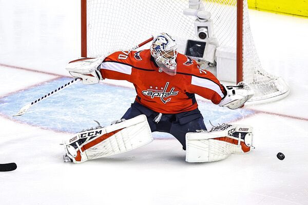 tomwilsondagoat's tweet photo. Charlie Lindgren as soon as the Capitals want to tank https://t.co/U7DjW4mLUK
